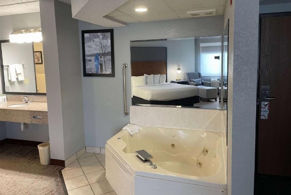 AmericInn by Wyndham Ankeny/Des Moines image 17