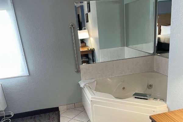 AmericInn by Wyndham Ankeny/Des Moines image 29